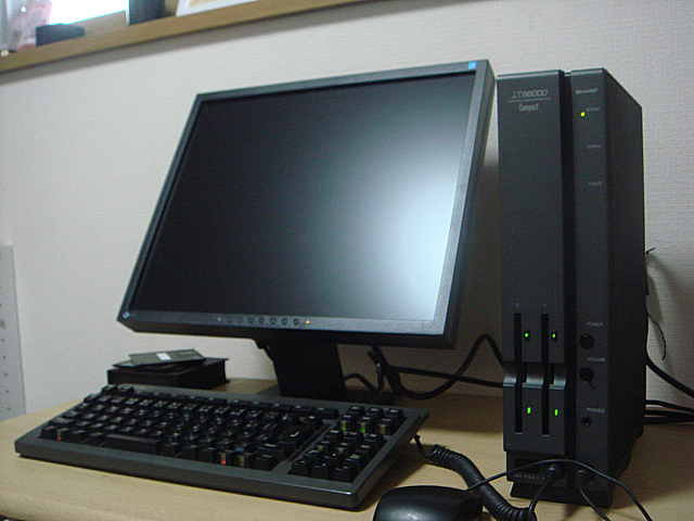 X68000 XVI-Compact (Sharp) 1992年 | 古いハードに囲まれて