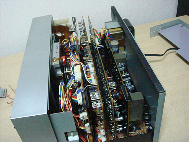 DCD-2000 (DENON) 1982年 ジャンク修理編 | 古いハードに囲まれ
