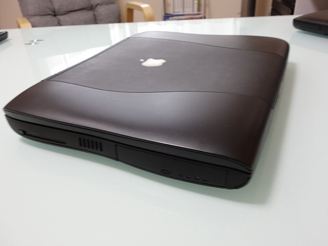 PowerBook G3 Pismo (Apple) 2000年 | 古いハードに囲まれて