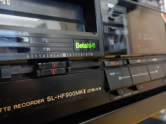 Betamax PRO SL HF Sony 年   古いハードに囲まれて since